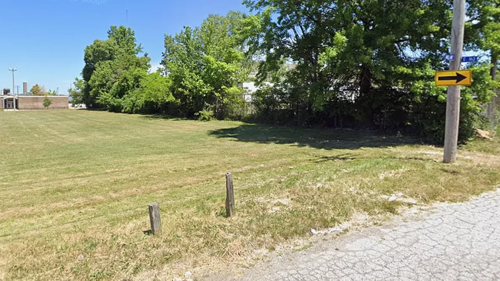 Cleveland, Ohio authorities discover the bodies of two girls hidden in suitcases in shallow graves. 1 Cleveland, Ohio authorities discover the bodies of two girls hidden in suitcases in shallow graves.